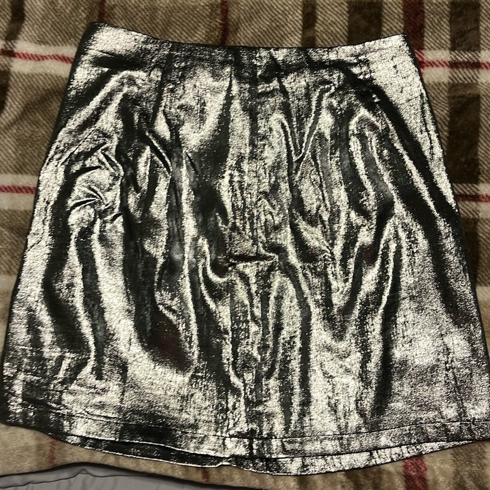 Crescent foil silver mini skirt EUC
